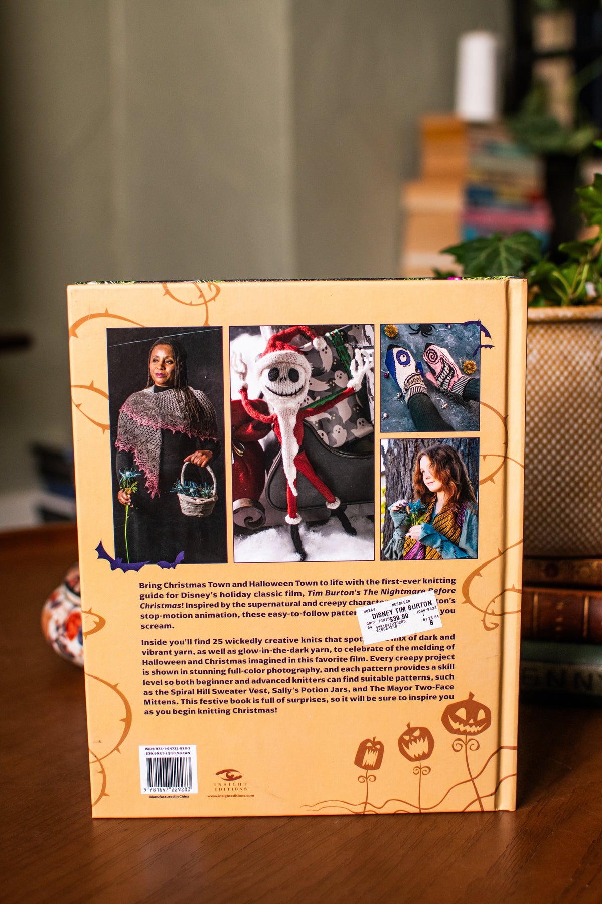 Disney Tim Burton's The Nightmare Before Christmas: The Official Knitting Guide to Halloween Town and Christmas Town